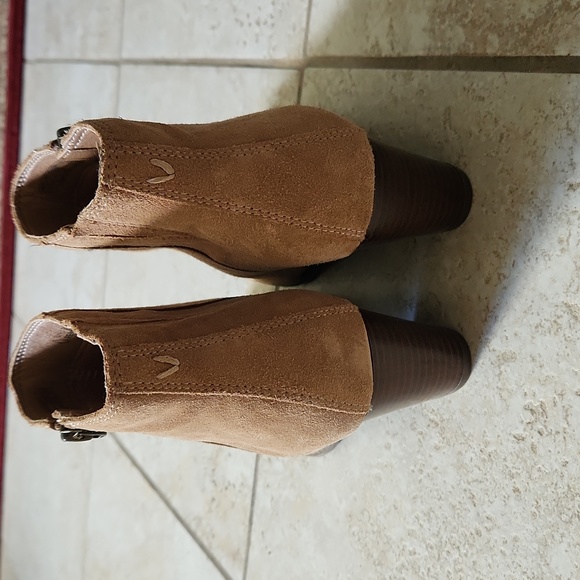 Vionic Suede booties Size 7 - Picture 4 of 12